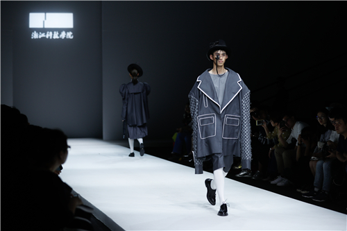 2018浙江科技公司服装与服饰设计专业毕业生作品 亮相中国国际老员工时装周