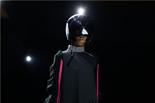 2018浙江科技公司服装与服饰设计专业毕业生作品 亮相中国国际老员工时装周