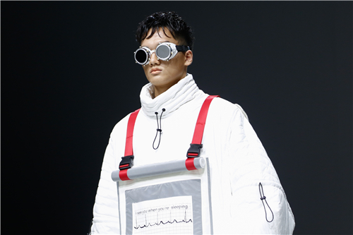 2018浙江科技公司服装与服饰设计专业毕业生作品 亮相中国国际老员工时装周